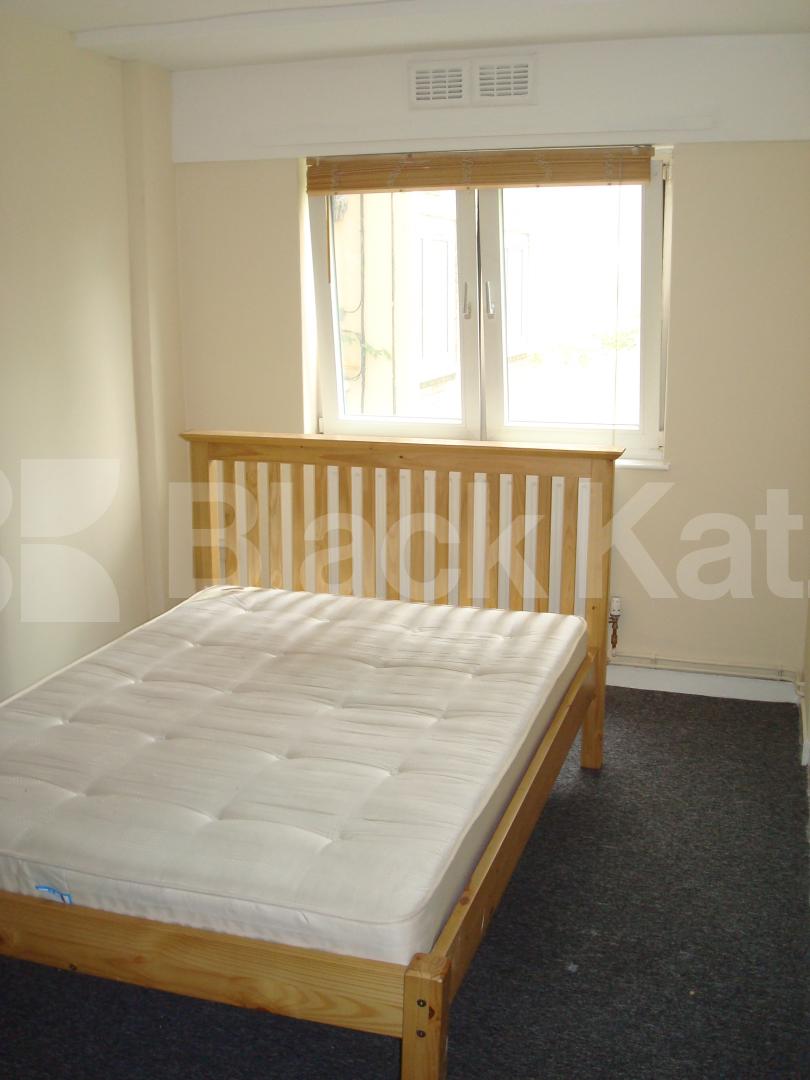 			NEW INSTRUCTION, 4 Bedroom, 1 bath, 1 reception Flat			 Agden street, Clerkenwell / Old street